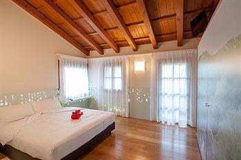 Elliot Osteria E Dormire In Collina Hotel 3*